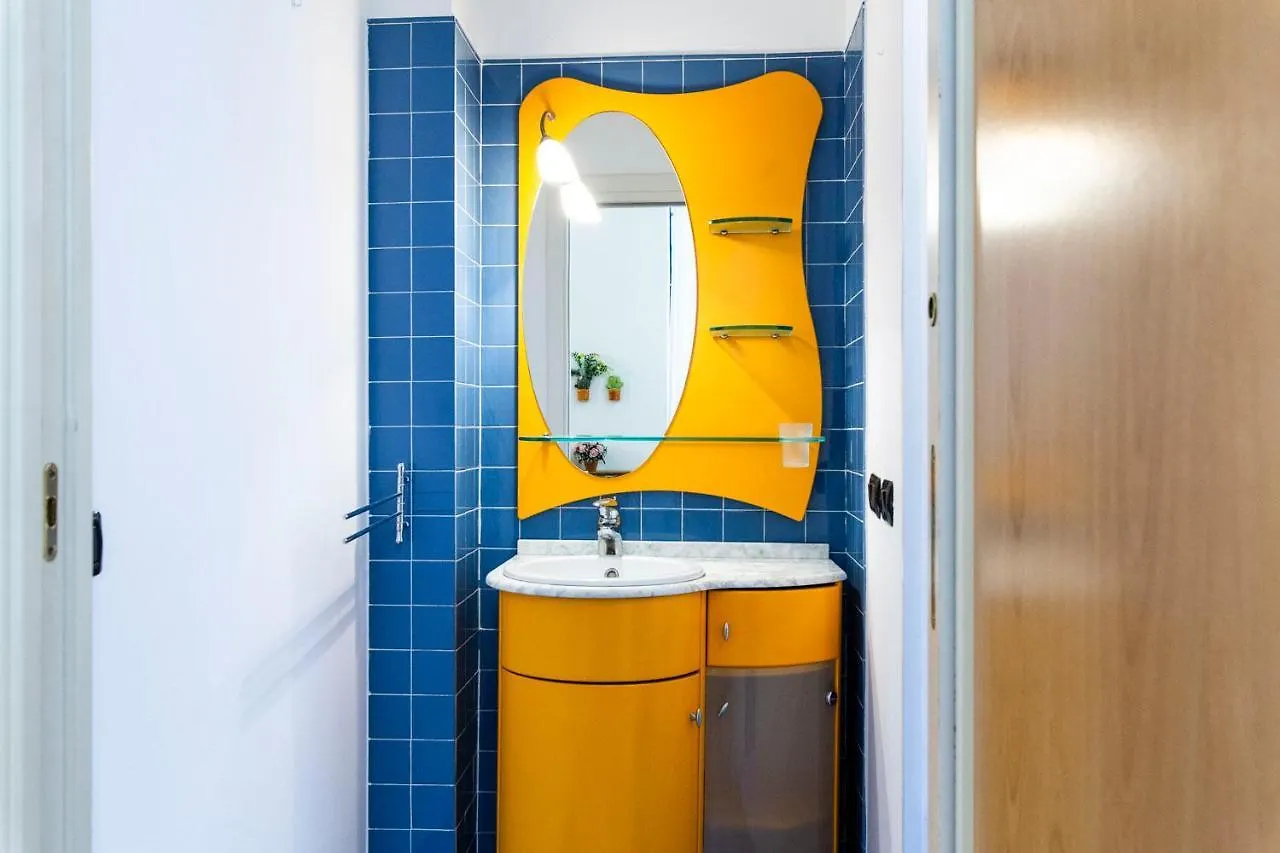 Extensive Terrace Navigli Toy Artistic Apartment Milan Italie